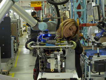 the application integrates a balancer that takes over the load above the cobot