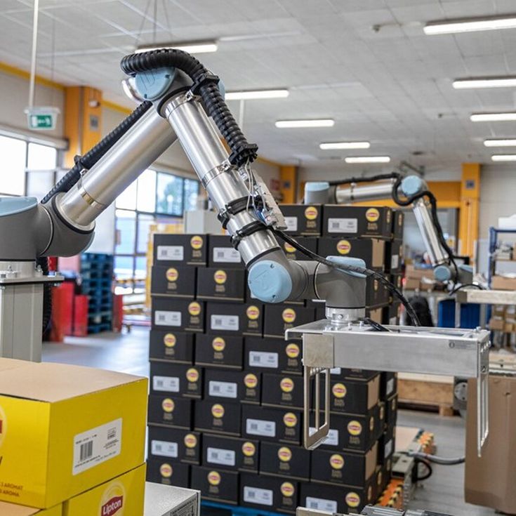 目前有六台UR10協作型機器人負責茶葉包裝相關作業