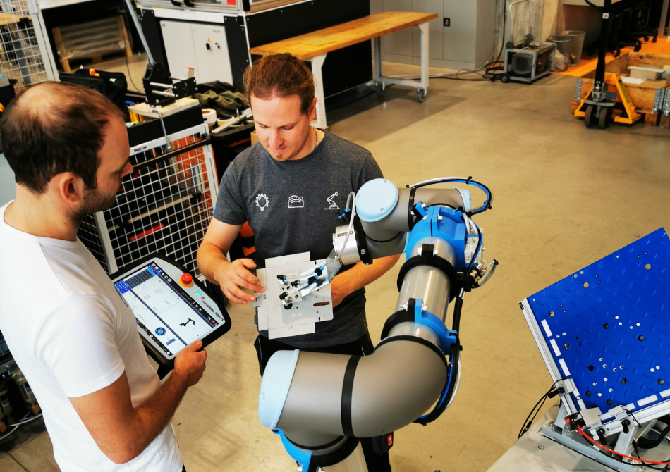 Unser Systemintegrator Micado Automation (Ost-Tirol) sorgt unter anderem bei unseren Kunden aus der Flugzeugindustrie durch Automatisierung mit Cobots für effizientere Fertigungsprozesse. (© Micado Automation)
