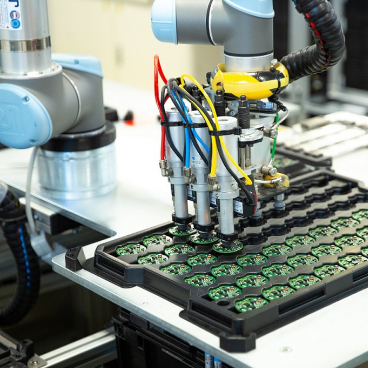 pick and place application, automation, universal robots, electronics