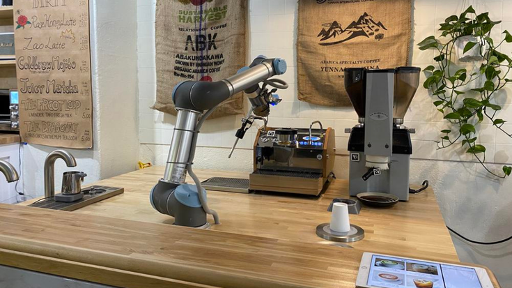 Jarvis bedient eine La Marzocco GS3 Espressomaschine und eine Kaffeemühle im Kafe „In J Coffee“ im amerikanischen Portland. ©: In Jay Coffee via Daily Coffee News)