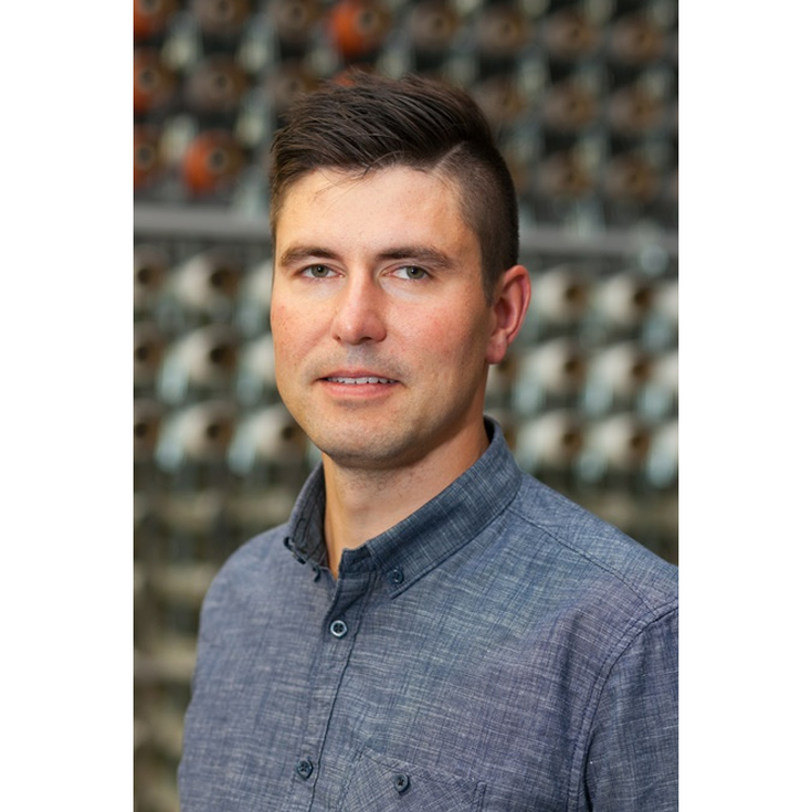 Falko Schubert arbeitet als Experte für Automatisierung und Robotik am Sächsischen Textilforschungsinstitut e.V. und ist in dieser Funktion an der Durchführung verschiedener Forschungsprojekte beteiligt (Bild: © STFI / Falko Schubert).