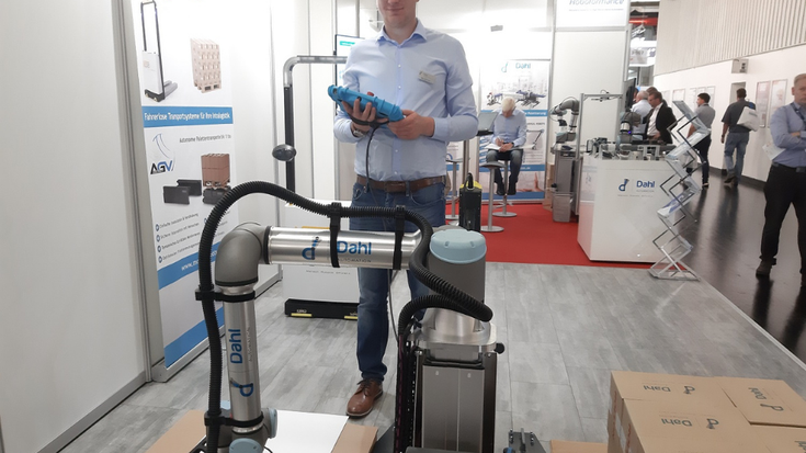Nico Hackmann kennt sich als Vertriebsleiter mit den vielfältigen Bedarfen von Cobot-Interessenten aus.
