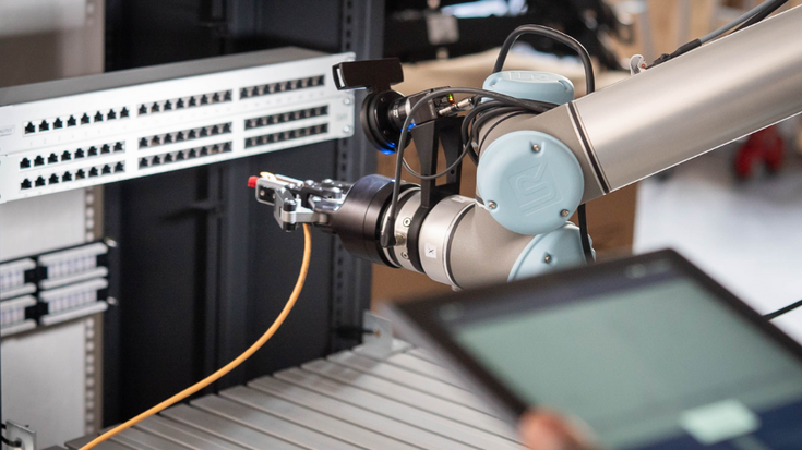 Die sensorgestützte Robotersteuerung MIRAI vereinfacht die Steuerung und Handhabung von Robotik-Applikationen spürbar. © Micropsi Industries