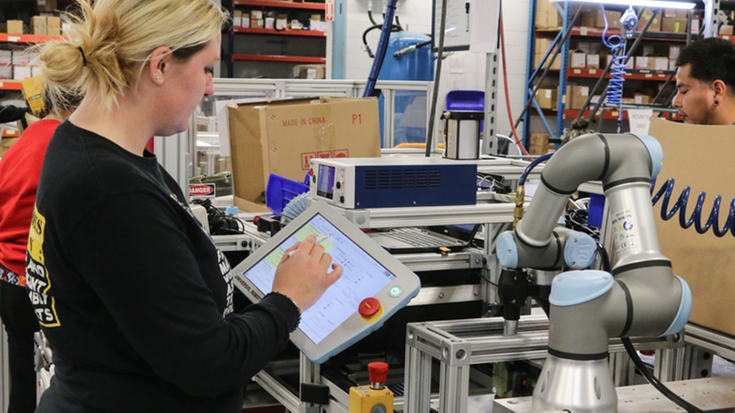 Cộng tác robot và con người giúp thời gian nhàn rỗi công nhân giảm