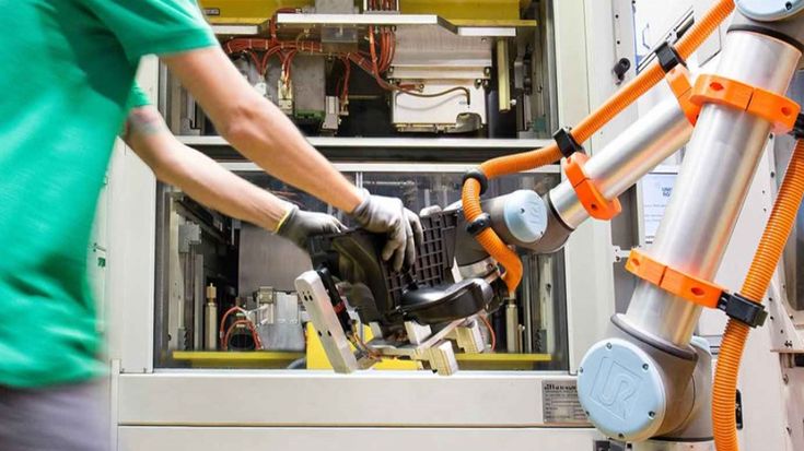 Machine Tending | Universal Robots
