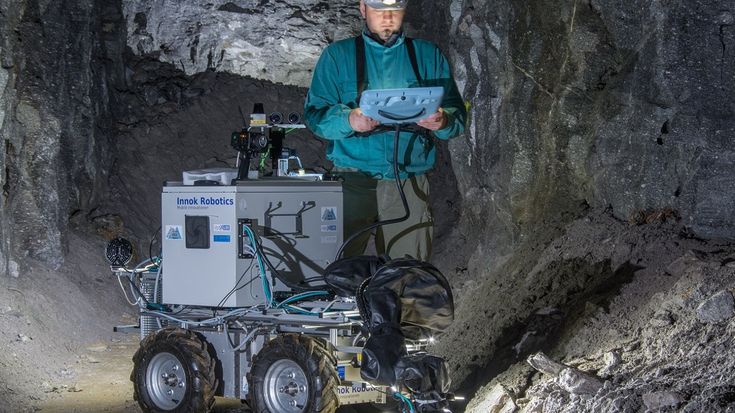 In unwegsamen oder unangenehmen Forschungsumgebungen können Roboter die Datenerhebung deutlich vereinfachen, wie hier der Bergwerkroboter Julius der TU Freiberg. 