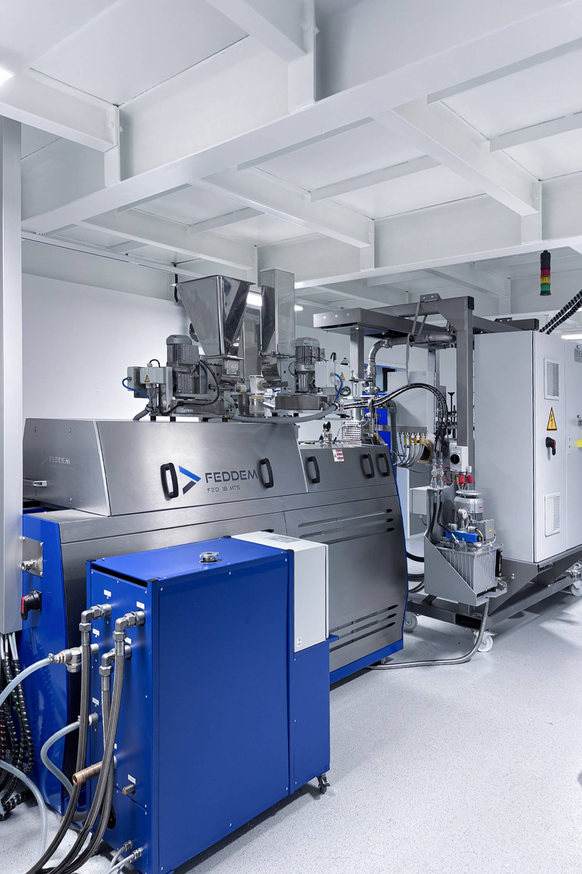 Laborextruder FED 18 MTS von FEDDEM bei Polyram – MCT in Bad Oeynhausen, modular und flexibel für Rezepturentwicklung und Scale-up von TPE und Polypropylen.