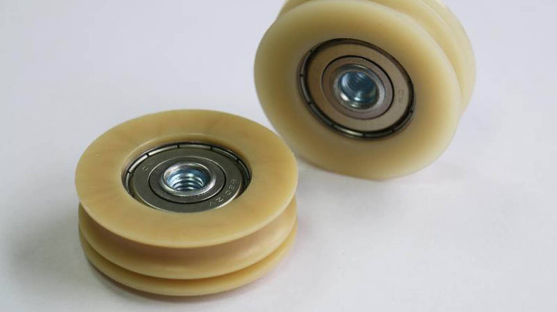 akro-plastic_trackrollers_large