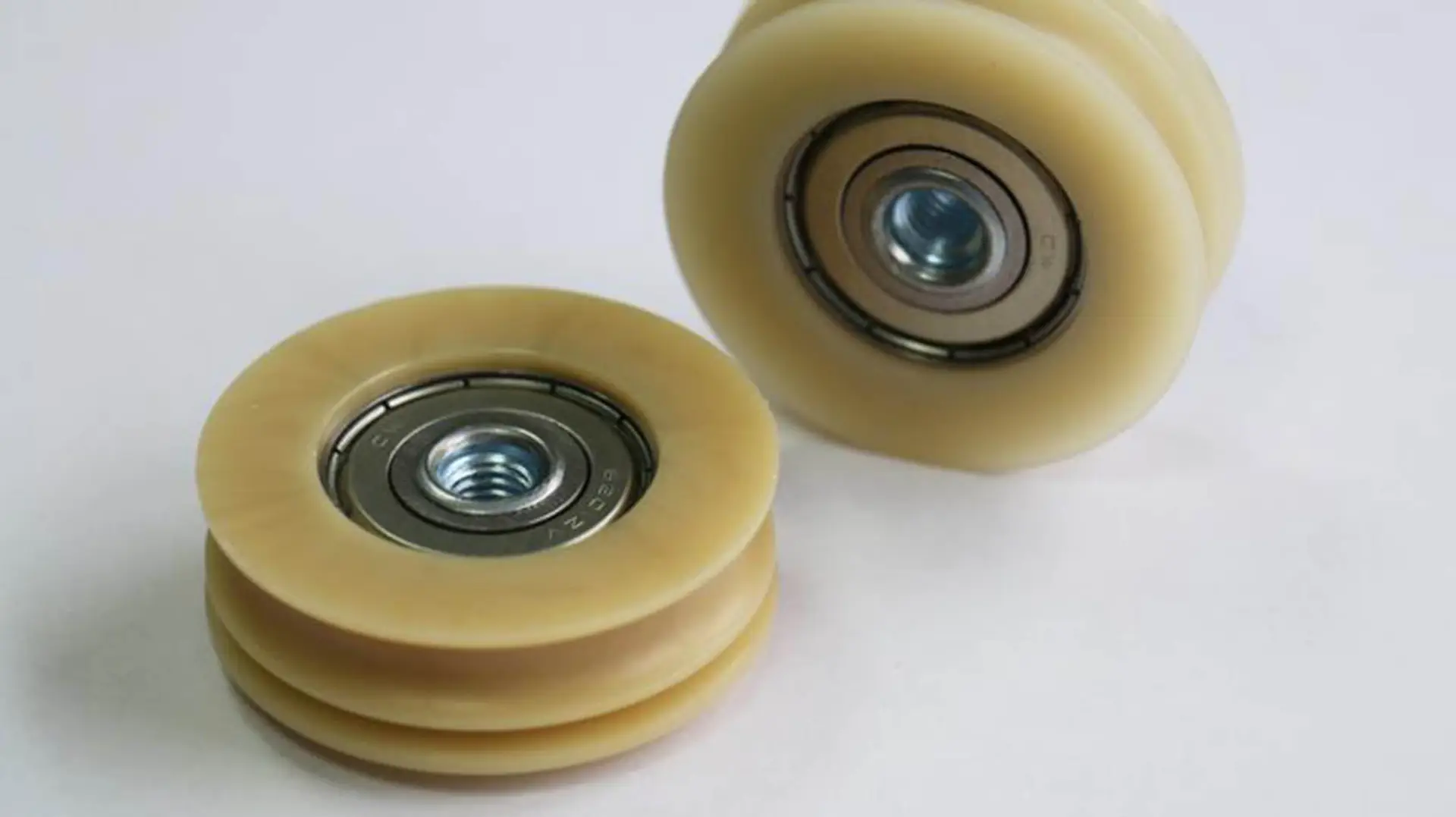 akro-plastic_trackrollers_large