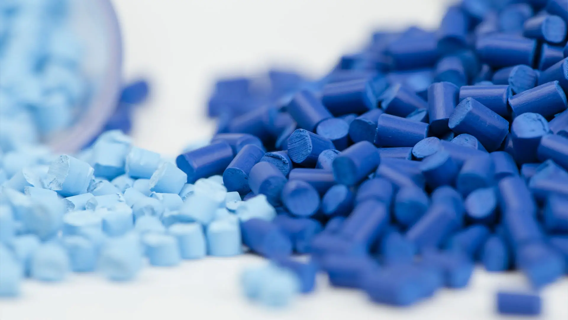 Compounds blau_großes Format