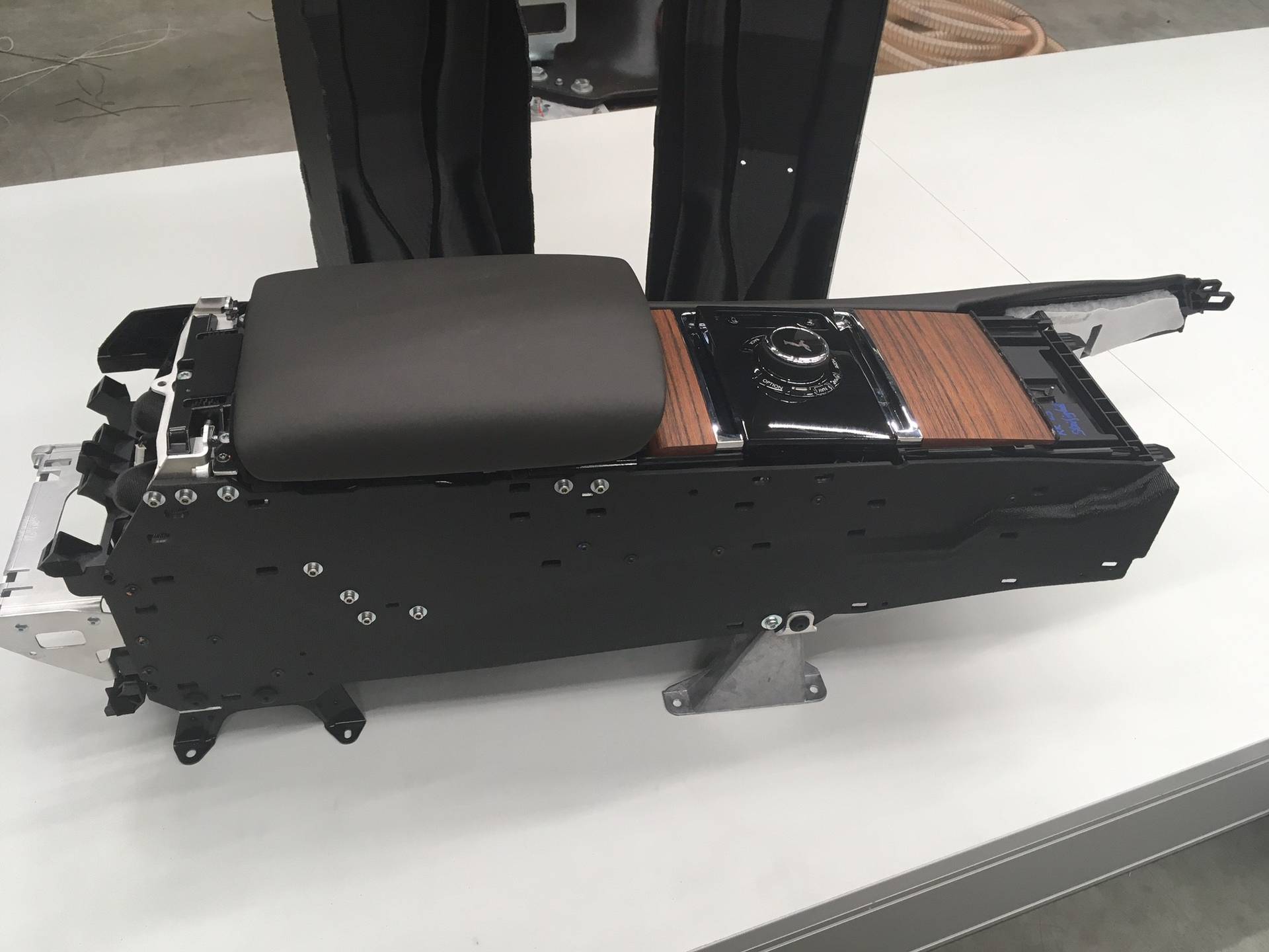 Mittelkonsolenträger BMW