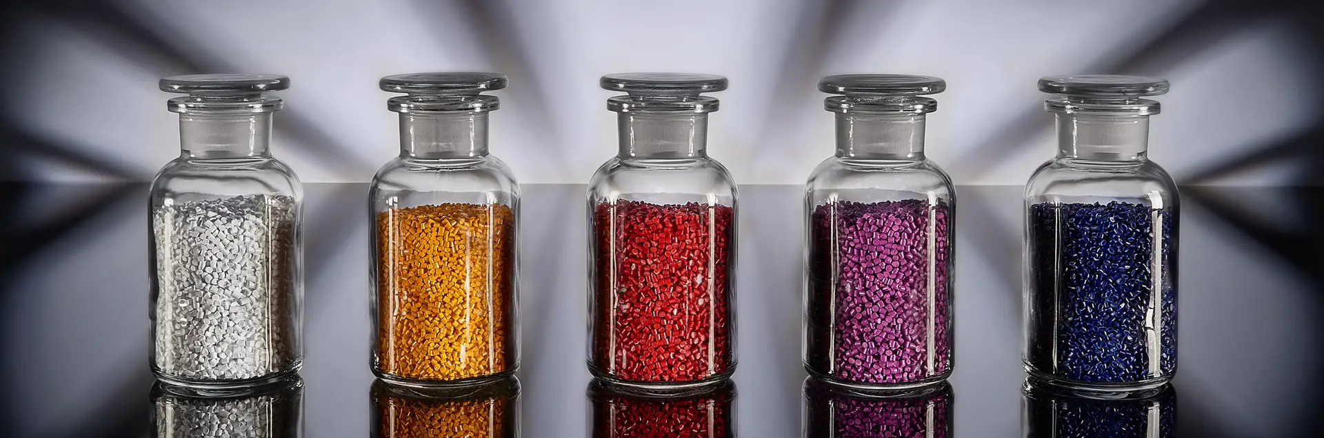 Masterbatches in glass containers