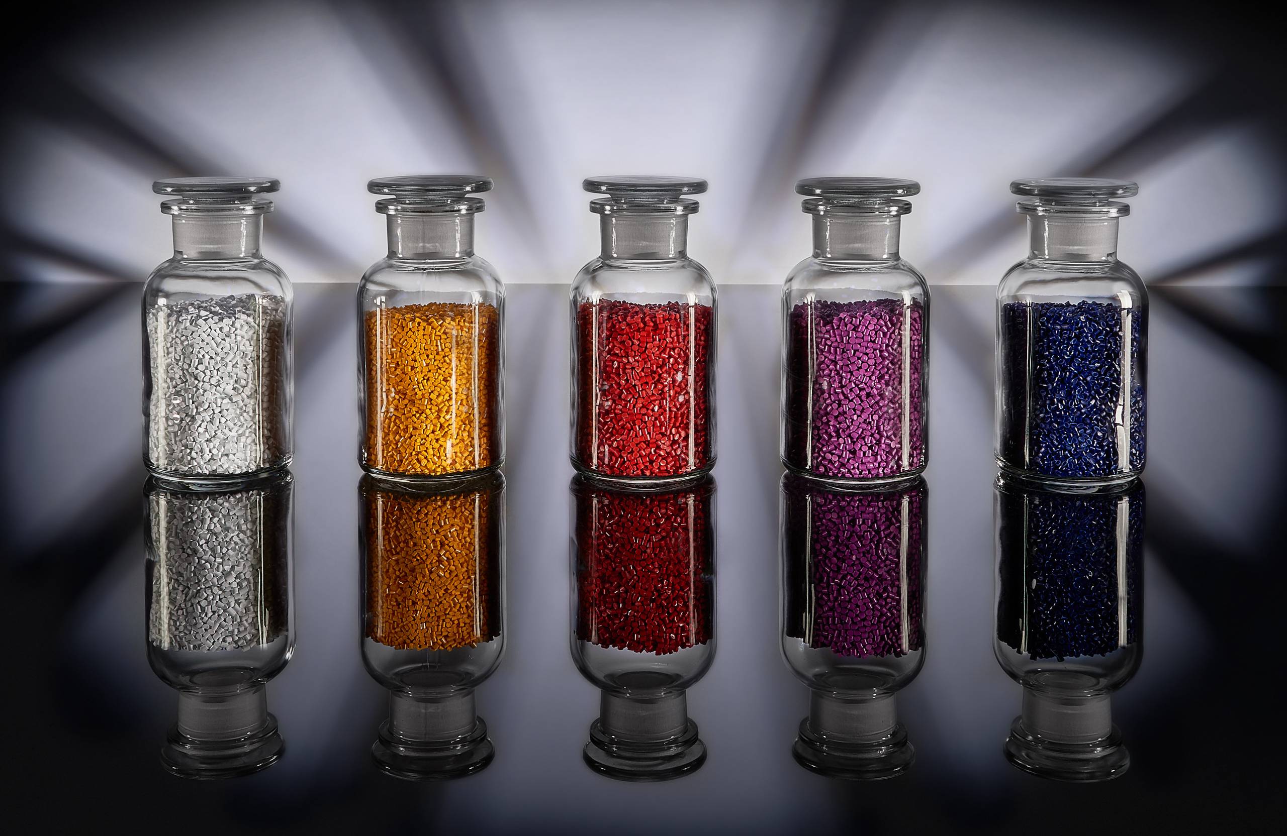 Masterbatches in glass containers