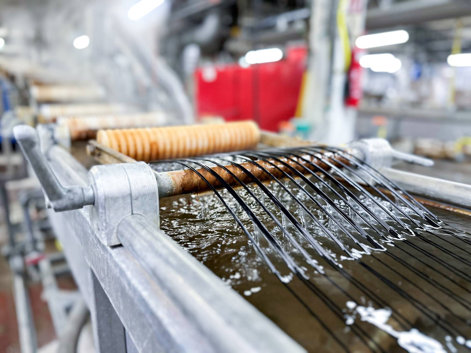 img-header-extrusion