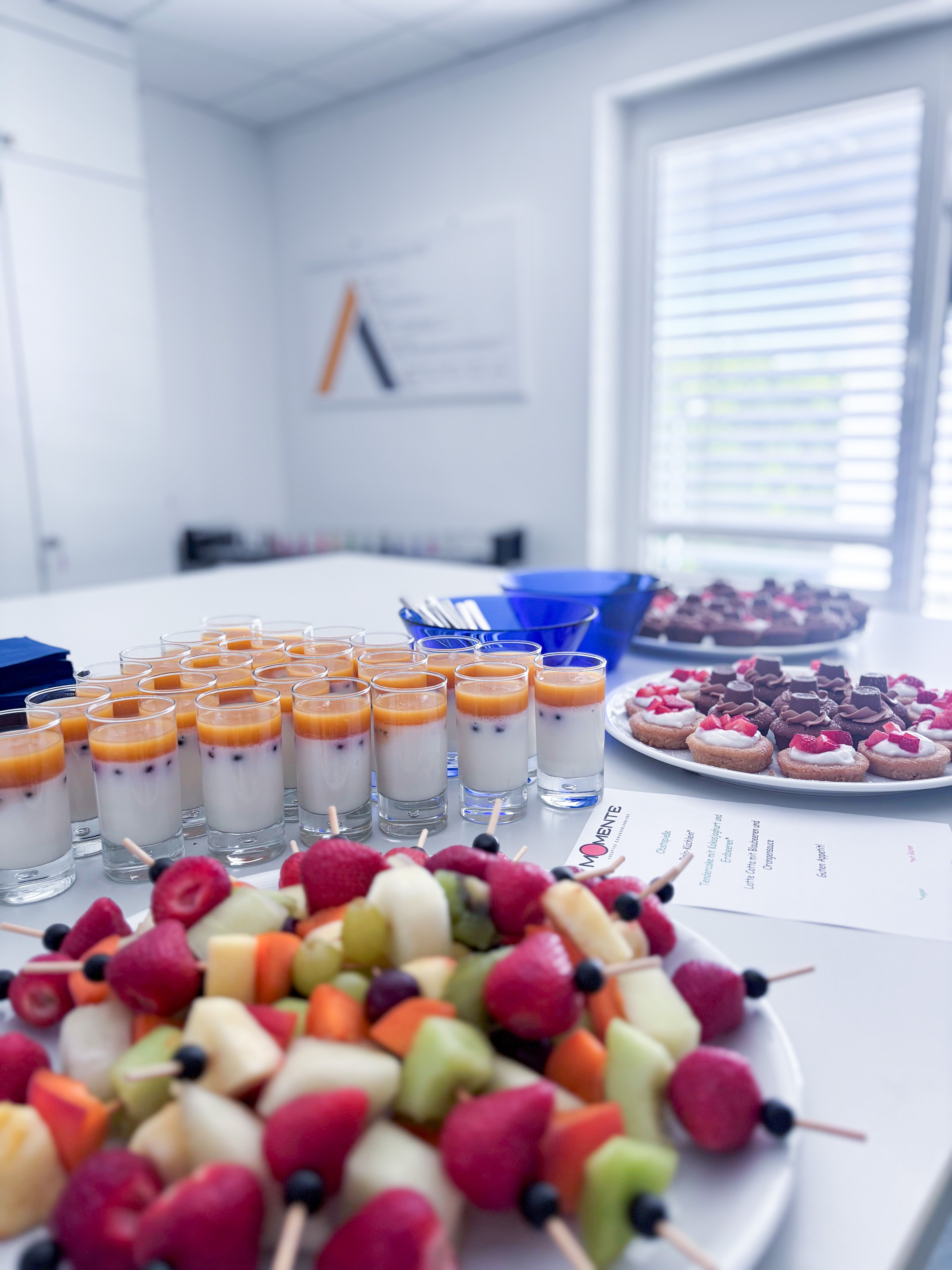 Imbiss und Networking-Pause während der FEDDEM ICX® Technology Days 2025 in Niederzissen