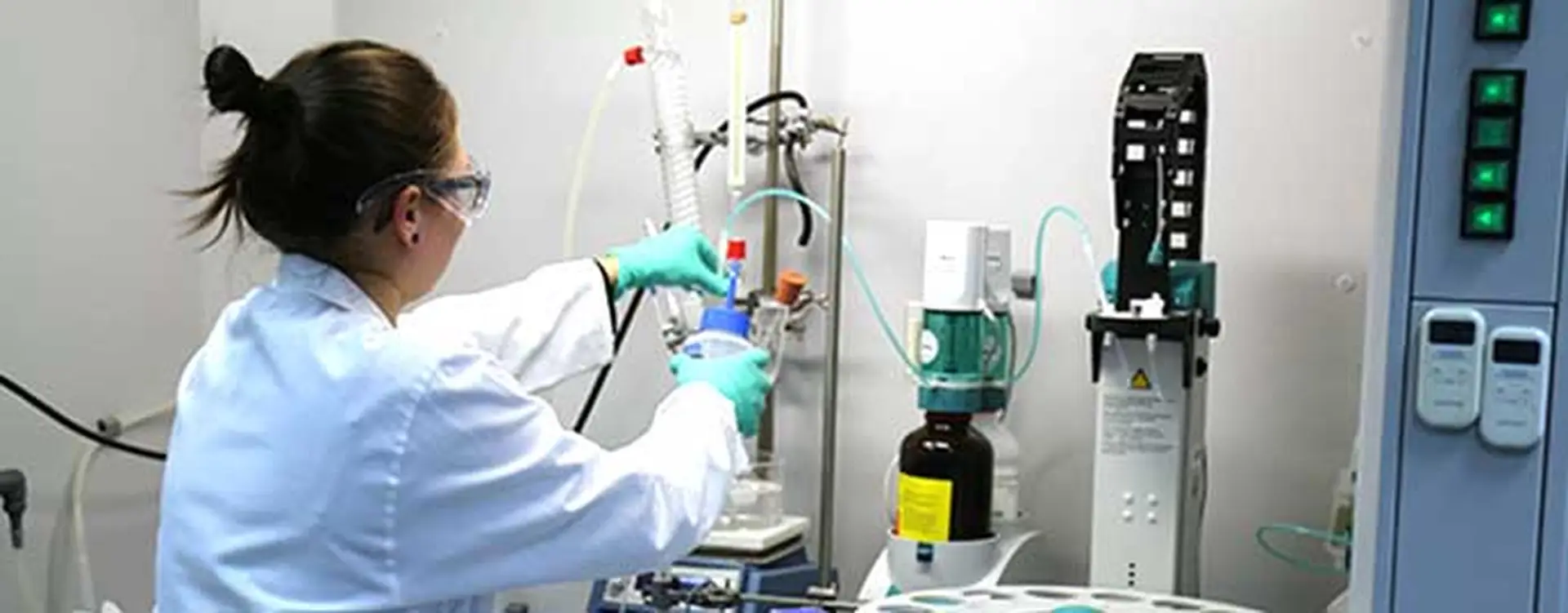 img-textAKRO_Labor_Analytik_Versuch_1