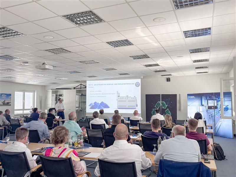Vortragsraum mit Teilnehmern bei den FEDDEM ICX® Technology Days 2025 – Diskussionen und Präsentationen zur Kunststofftechnik