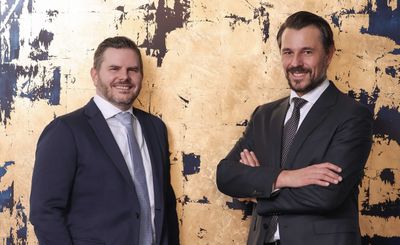 Ein Porträt der Geschäftsführer Mag. (FH) Rudolf Brenner und René Brückler, M.A.