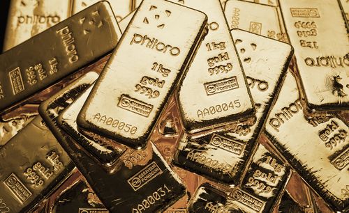 Ein Foto von mehreren 1 kg philoro Goldbarren.
