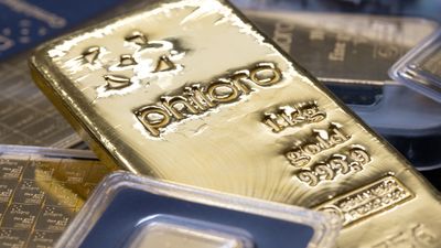 Goldbarren von philoro in verschiedenen Größen.