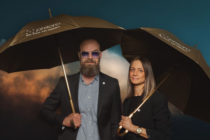 Head of Marketing und Creative Director Gold schützt, egal wie heftig der Sturm wird.