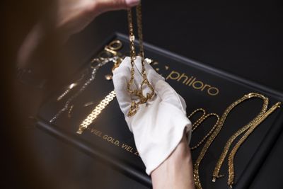 Ankauf von Ringe, Ketten, Broschen, etc. Ringe, Ketten, Broschen und so weiter