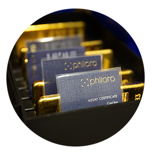 gegossener Goldbarren mit Zertifikat