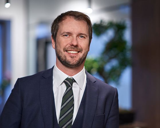 Ein Porträt von Christian Brenner.