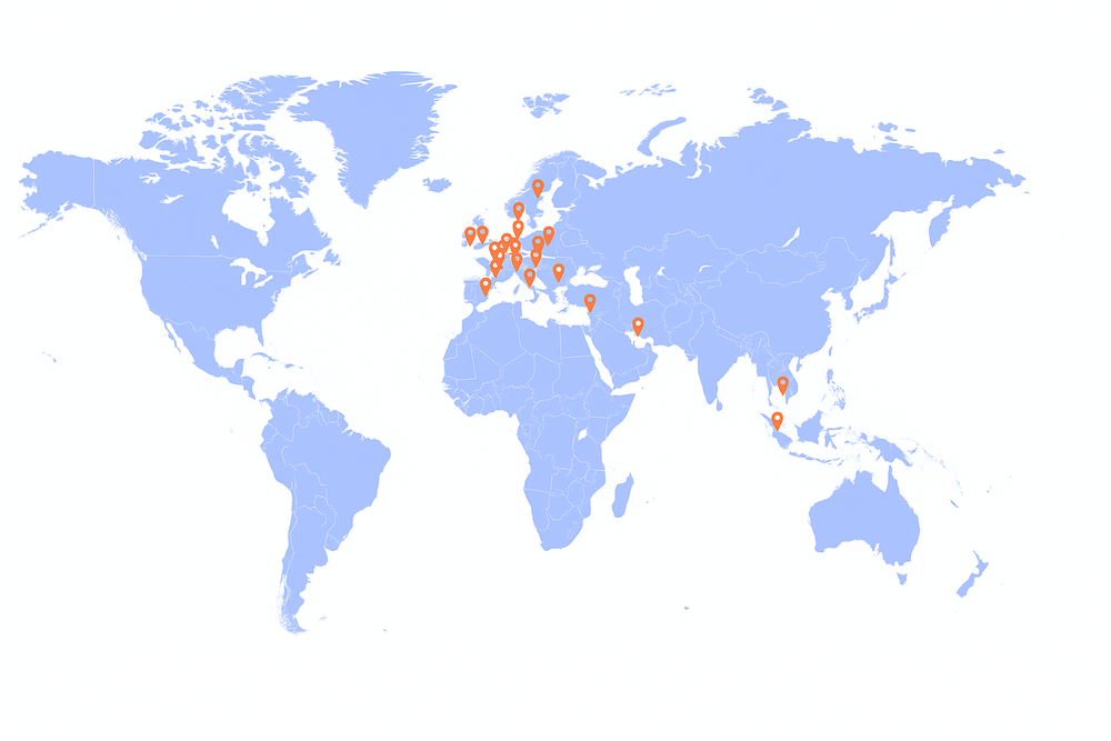 Carte du monde avec des marqueurs orange représentant les pays signataires de la Convention CMR en 2025, principalement en Europe, ainsi qu’au Moyen-Orient et en Asie centrale.