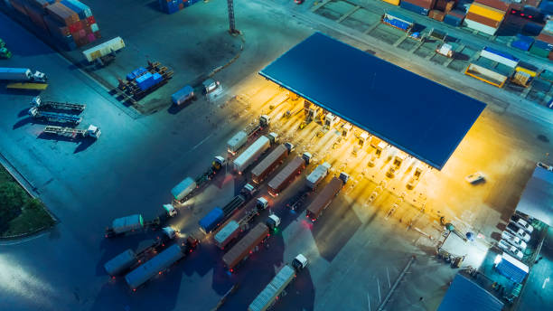 Unloading of trucks with lightening on site