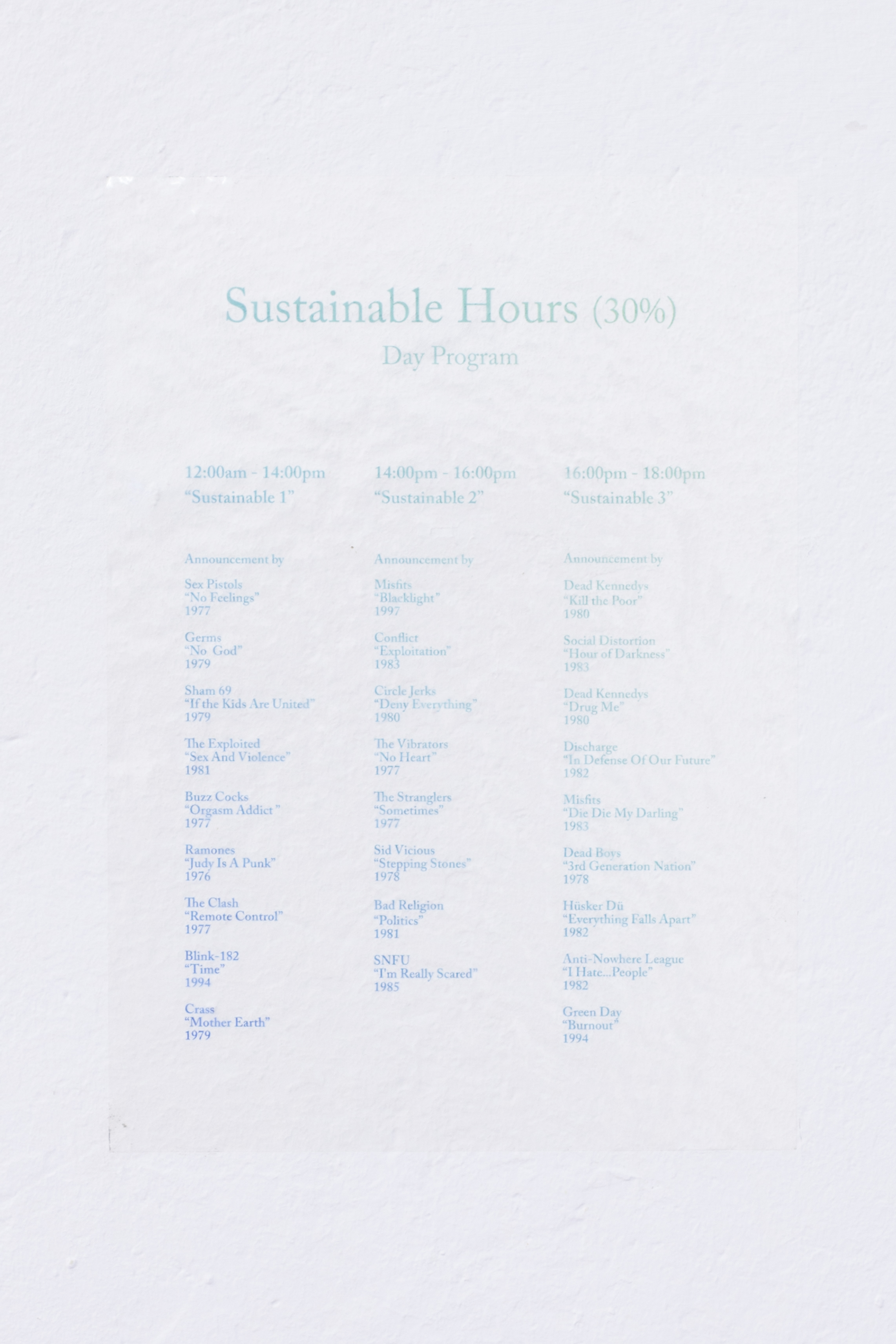 Nile Koetting, Sustainable Hours (30%), 2017. Humidified air, light, sound, studs, safety pins, english breakfast tea, mug, texts from punk music of all ages