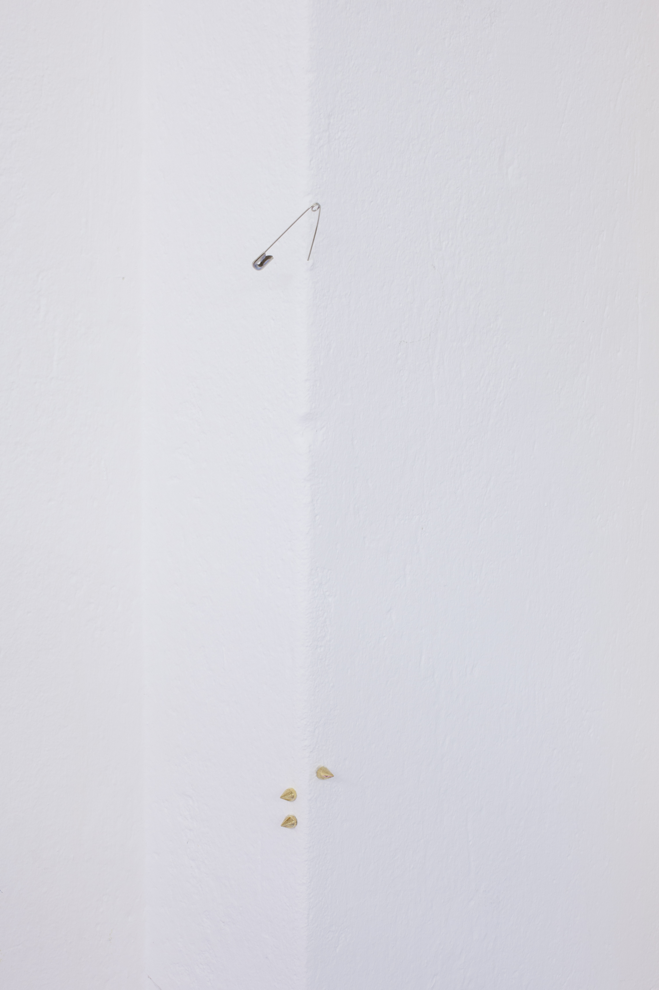 Nile Koetting, Sustainable Hours (30%), 2017. Humidified air, light, sound, studs, safety pins, english breakfast tea, mug, texts from punk music of all ages