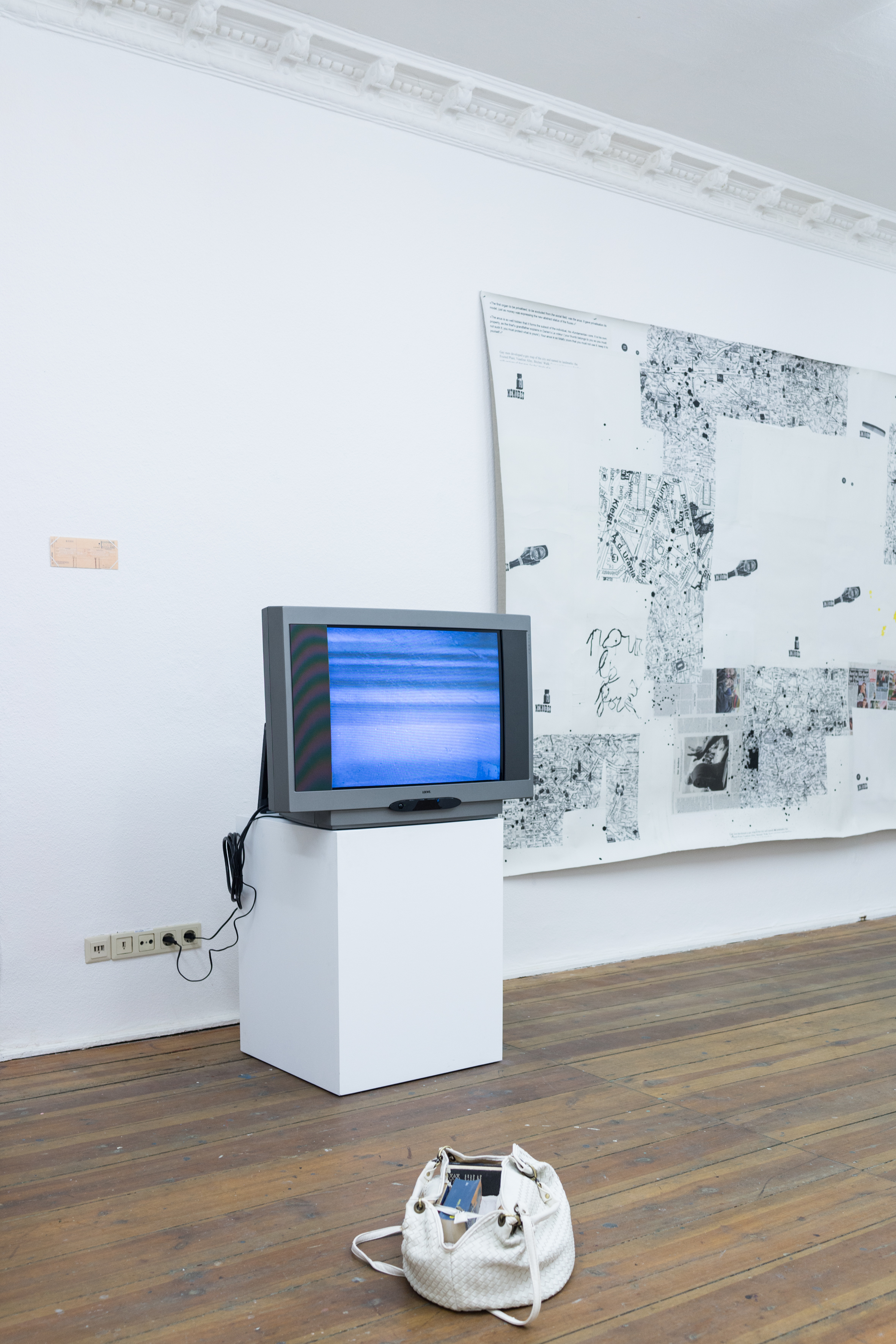 Ariane Müller, Hubert Fichte travelling library, 2010; Ariane Müller, Zug, 2012; Henrik Olesen, pour la forme, (after Guy Debord / Asger Jorn: Memoires, 1959), 1998-2014. (Photo: Between Bridges)