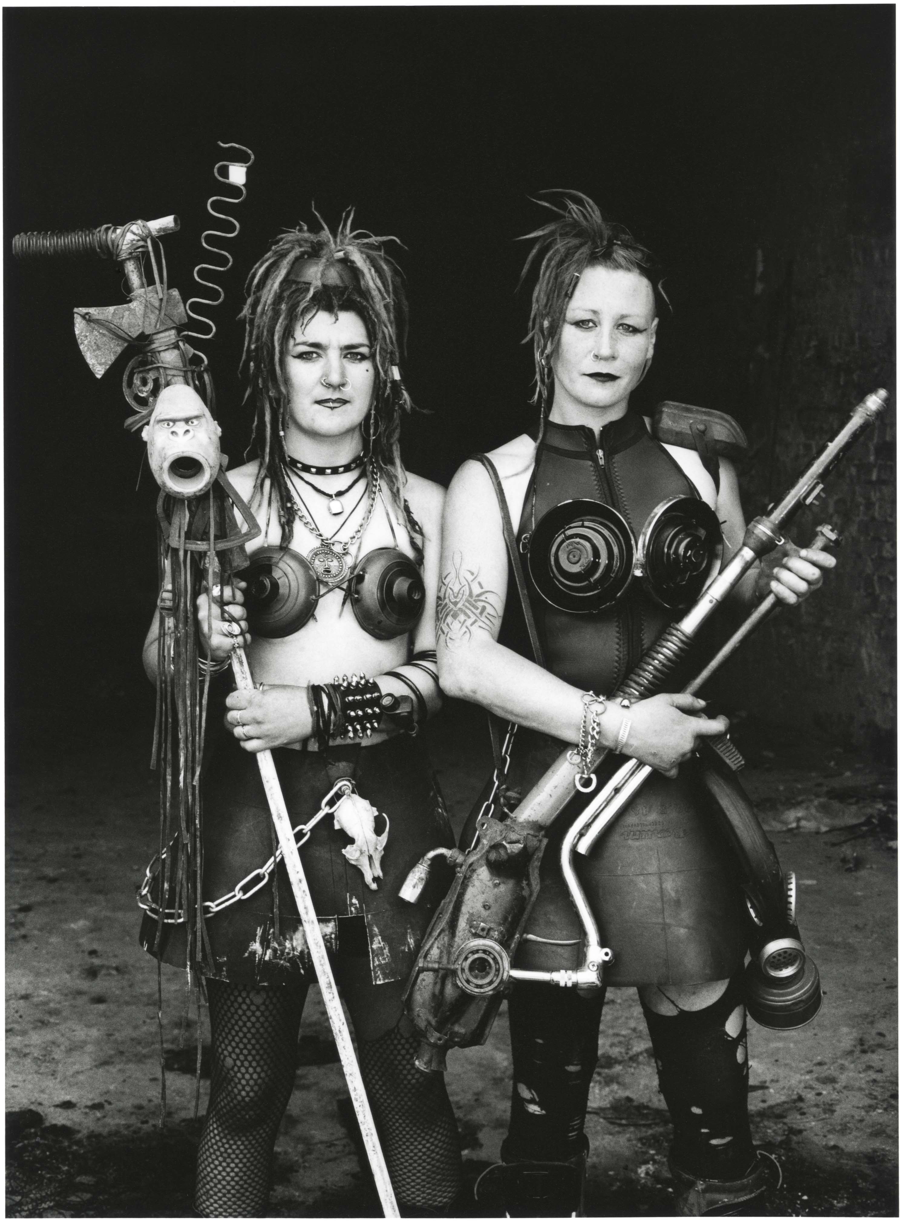 25/34 Photographes (Ralf Marsault/Heino Muller), Sue, Debbie, Berlin 1993. 