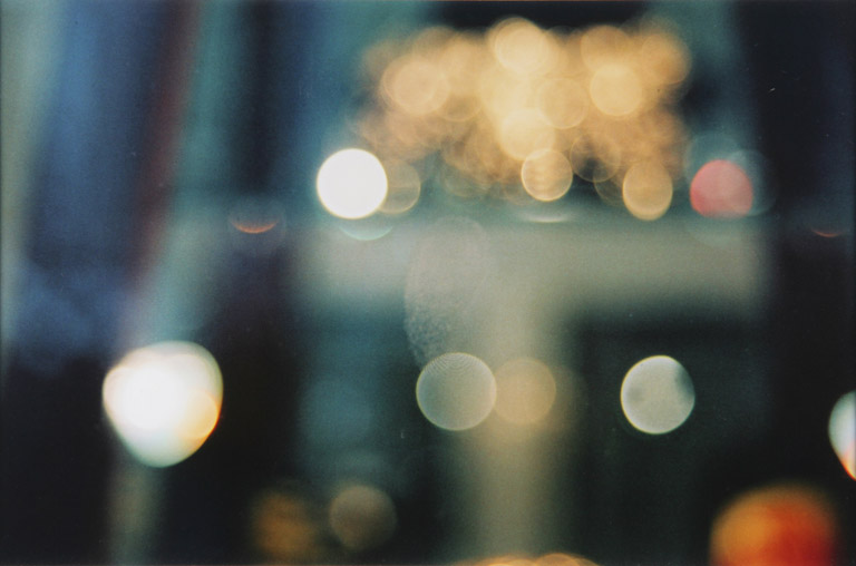 Josef Kramhöller, O. T. (Fingerabdruck auf Schaufensterscheiben von Luxusläden) [Fingerprint on window panes of luxury stores], 1995. Chromogenic print, 15 x 21 cm.  