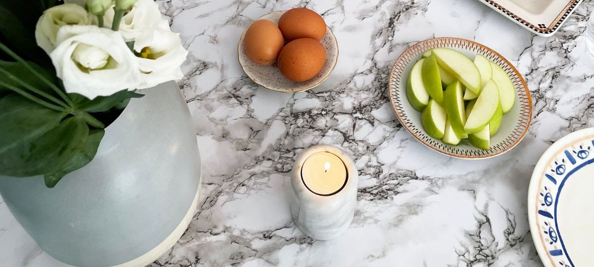 Creëer een marmerlook van marmer plakfolie en tafelzeilen