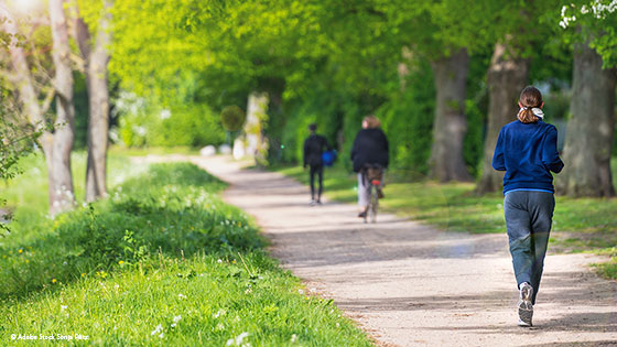 Jogging am Waldrand