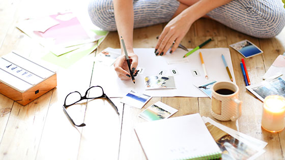 Vision Board mit Bildern und Notizen zur persönlichen Zielsetzung, Motivation und mentalen Stärke.