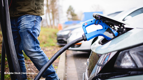 E-Auto mit Ladestecker