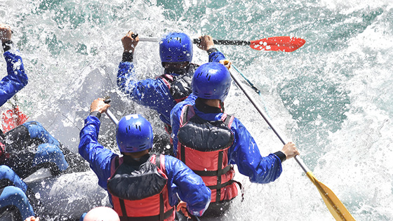 Gruppe beim Rafting