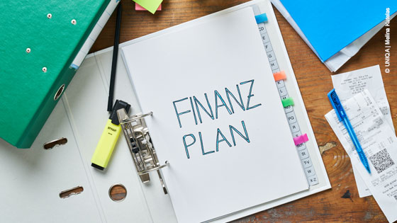 Mappe mit Schriftzug Finanzplan