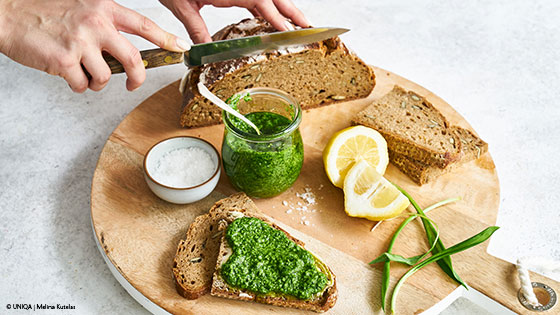 Bärlauchaufstrich und Brot