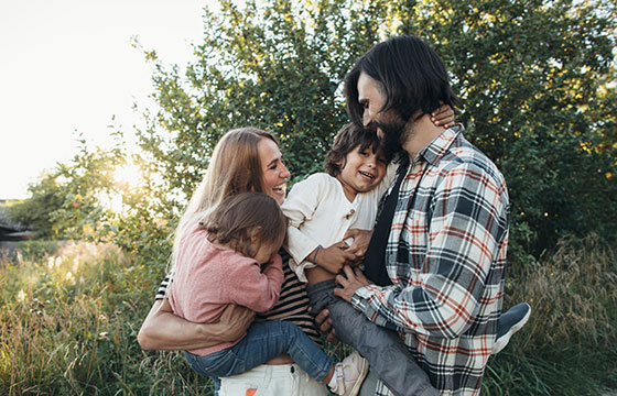 Familie im Grünen