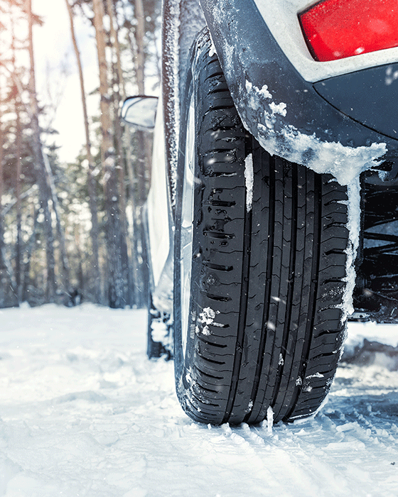 Autoreifenprofil im Schnee