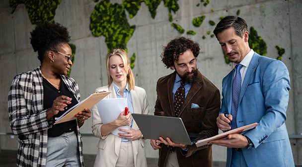 Businesspeople beim Gespräch