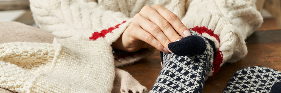 Warme Kleidung aus Wolle - Handschuh, Pullover, Mütze