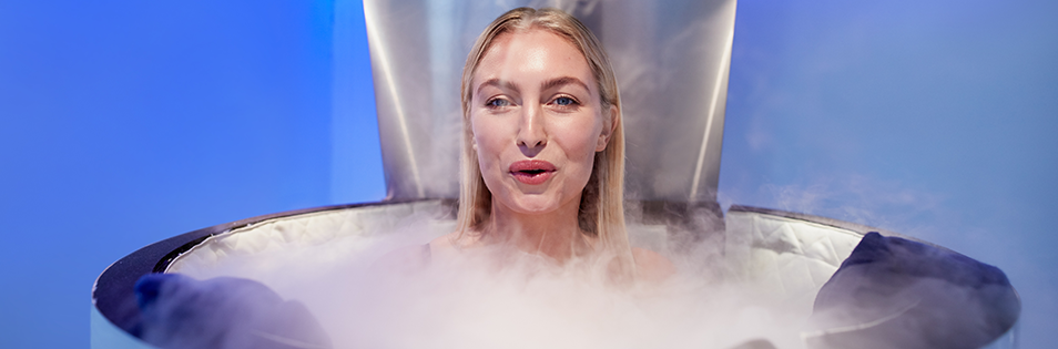 Anwendung einer Kältetherapie in einer Klimakammer zur Unterstützung von Regeneration, Wohlbefinden und Gesundheitsförderung.