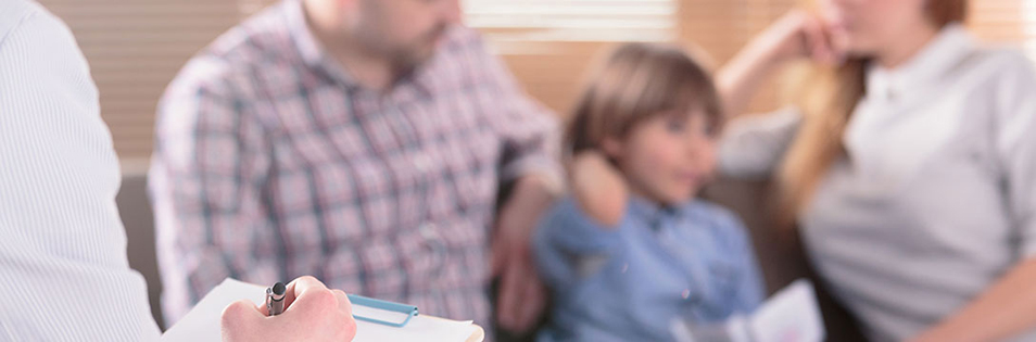 Familie beim Arztgespräch