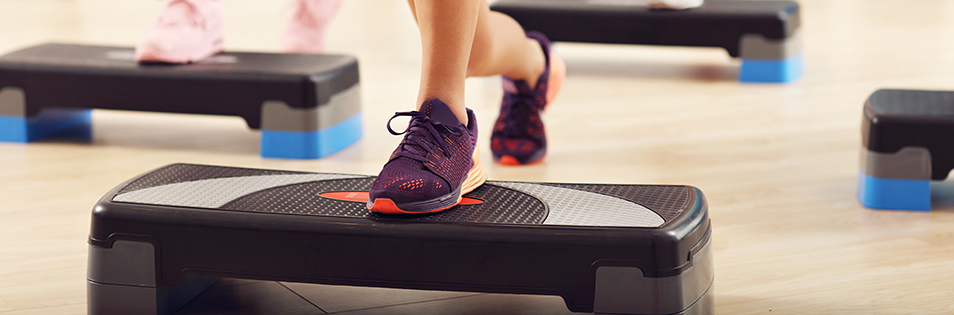 im Fitnessstudio - Gruppe beim Training